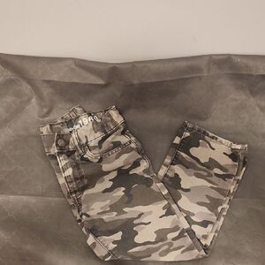 (3 ITEMS FOR $15) GAP Camouflage Pants for Kids Size 5